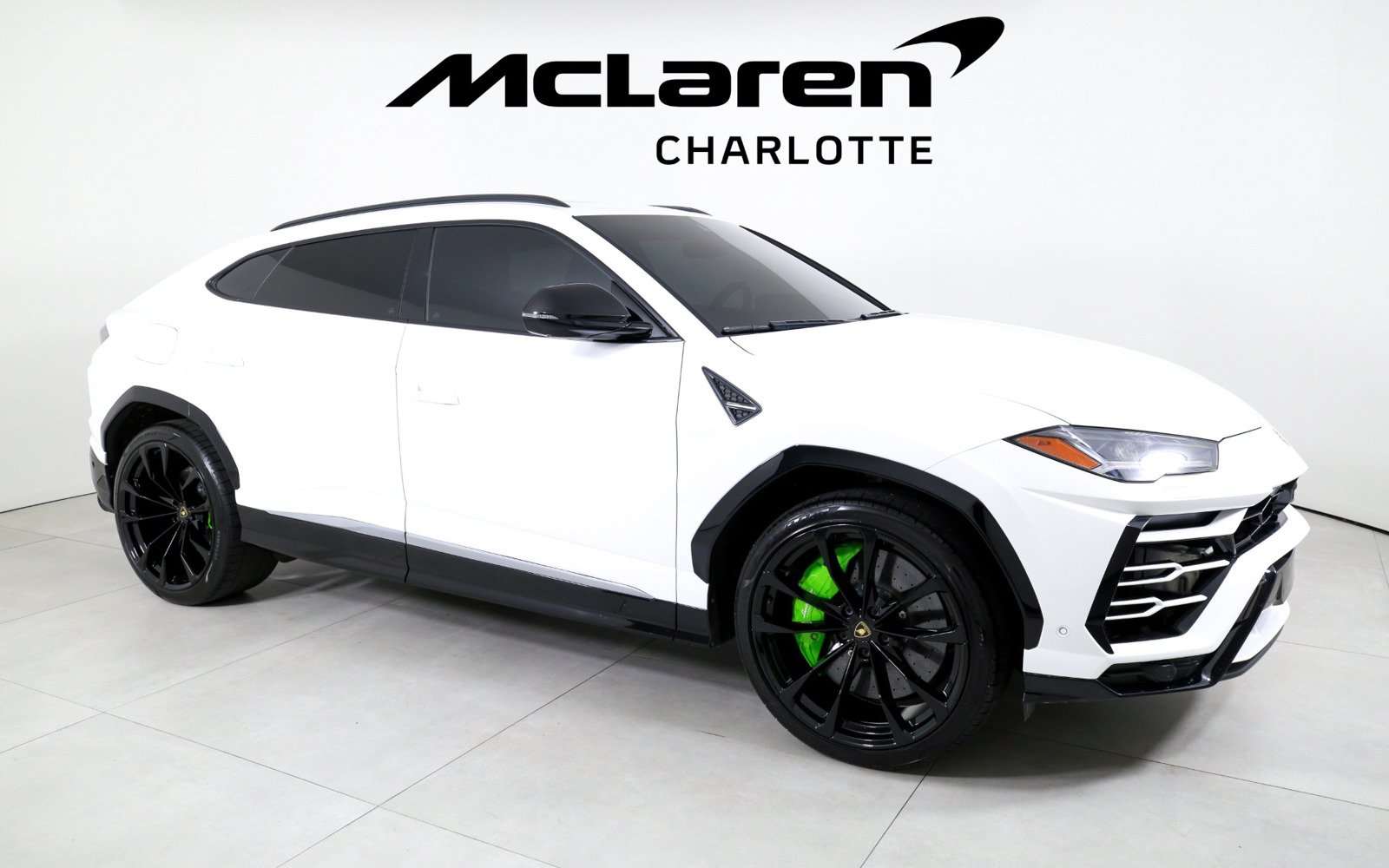 Used 2019 Lamborghini Urus AWD/4WD image 2