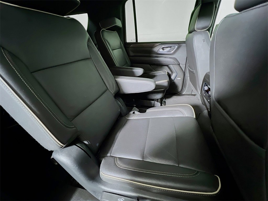 Used 2023 Chevrolet Suburban Premier image 25