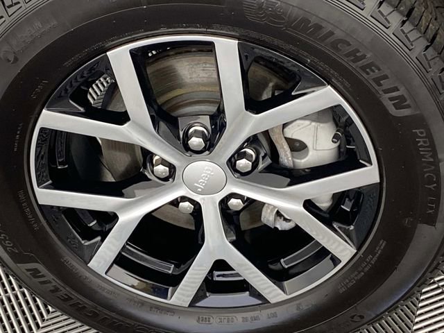 Used 2025 Jeep Grand Cherokee Limited AWD/4WD image 27