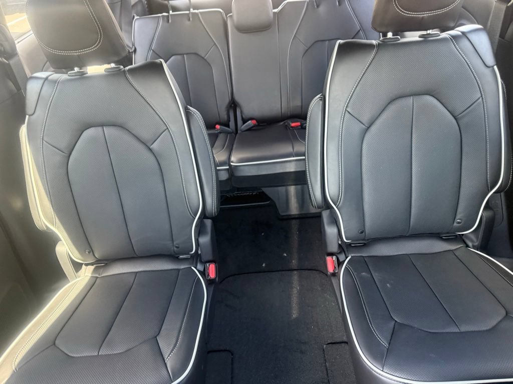 New 2027 Chrysler Pacifica Limited w/ Family Tech Group FWD image 32