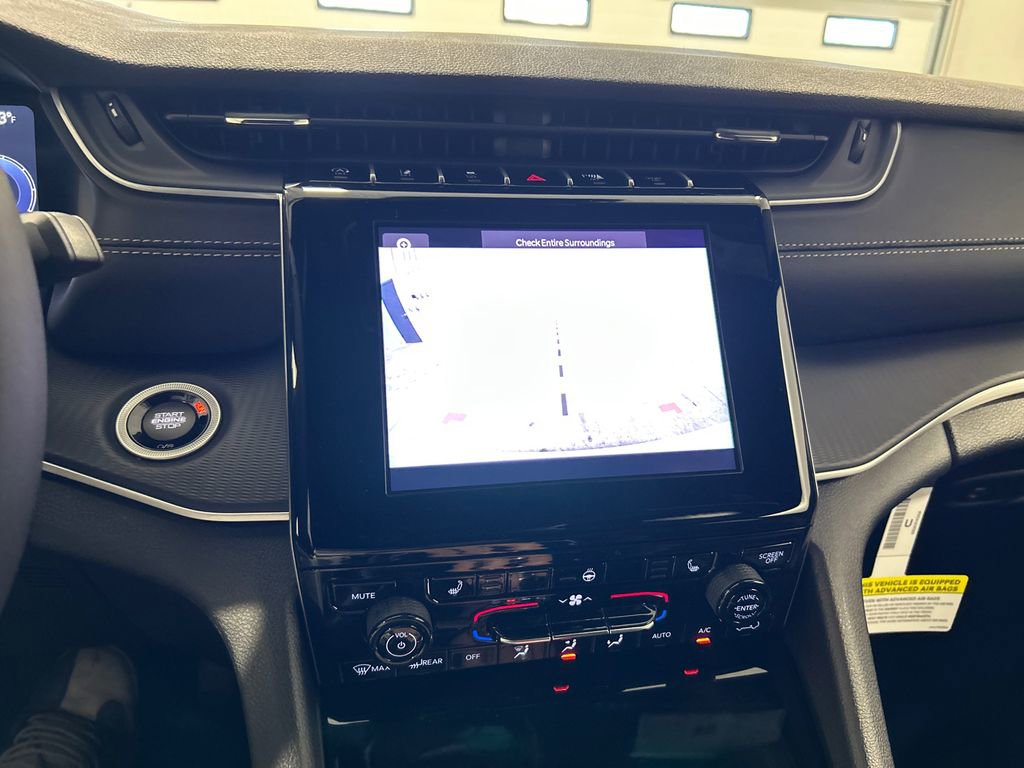 New 2025 Jeep Grand Cherokee Laredo w/ Luxury Tech Group I image 23