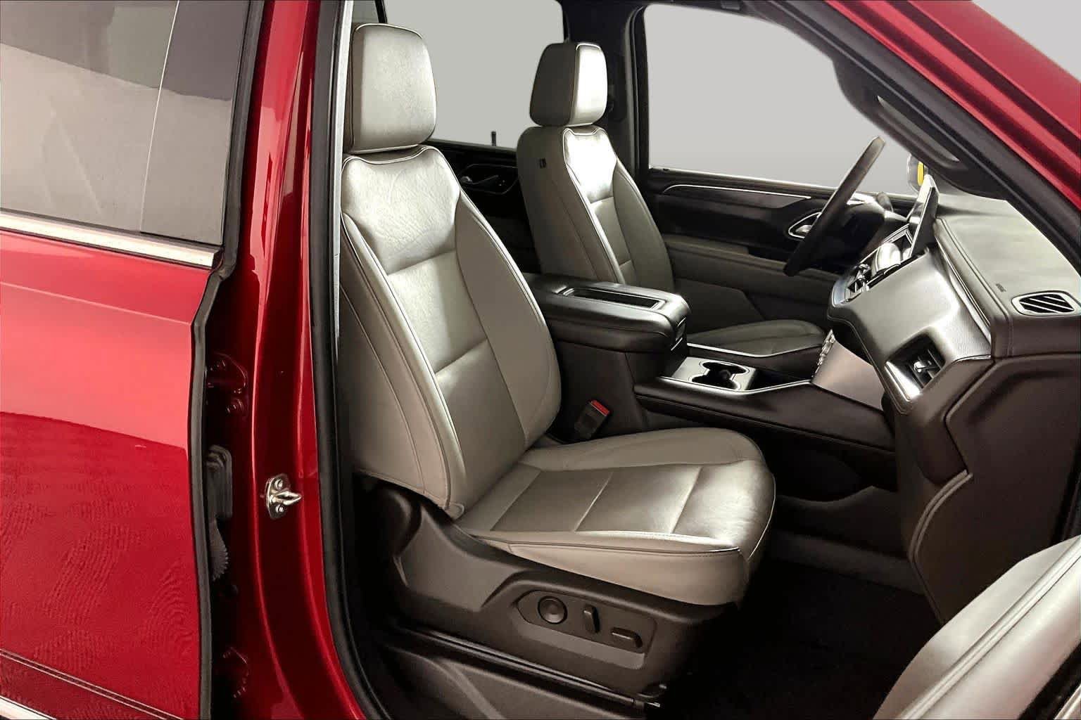 Used 2022 GMC Yukon SLT w/ SLT Premium Package RWD image 9