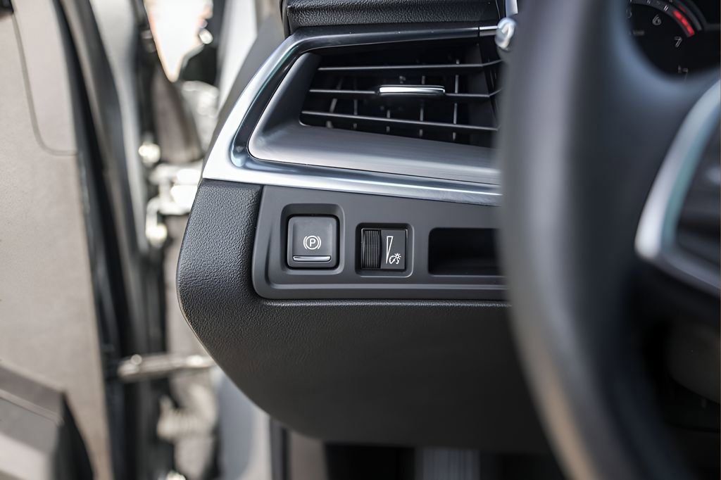 Used 2025 Cadillac XT5 Luxury w/ LPO, Floor Liner Package FWD image 15
