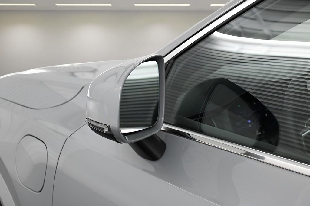 New 2025 Volvo XC90 T8 Plus w/ Protection Package Premier image 11