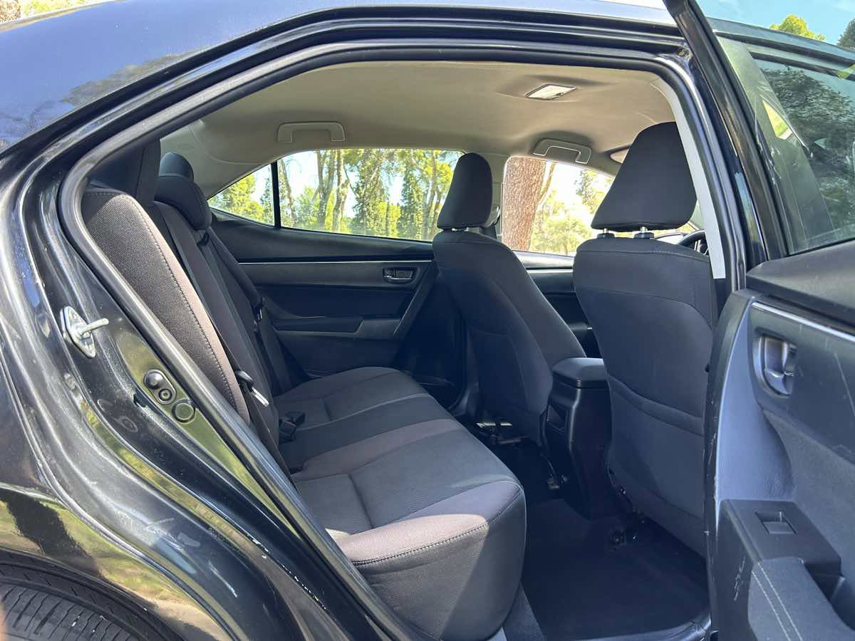 Used 2018 Toyota Corolla LE FWD image 26