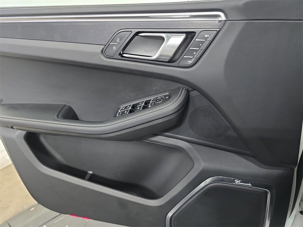 Certified 2025 Porsche Macan GTS image 22