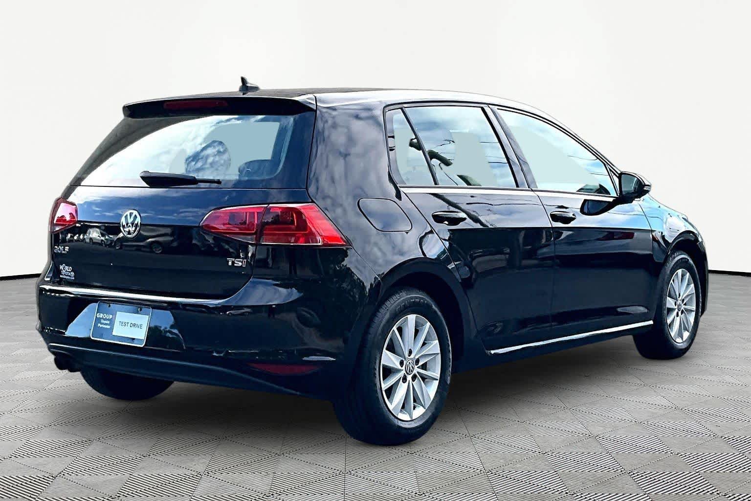 Used 2017 Volkswagen Golf S FWD image 13