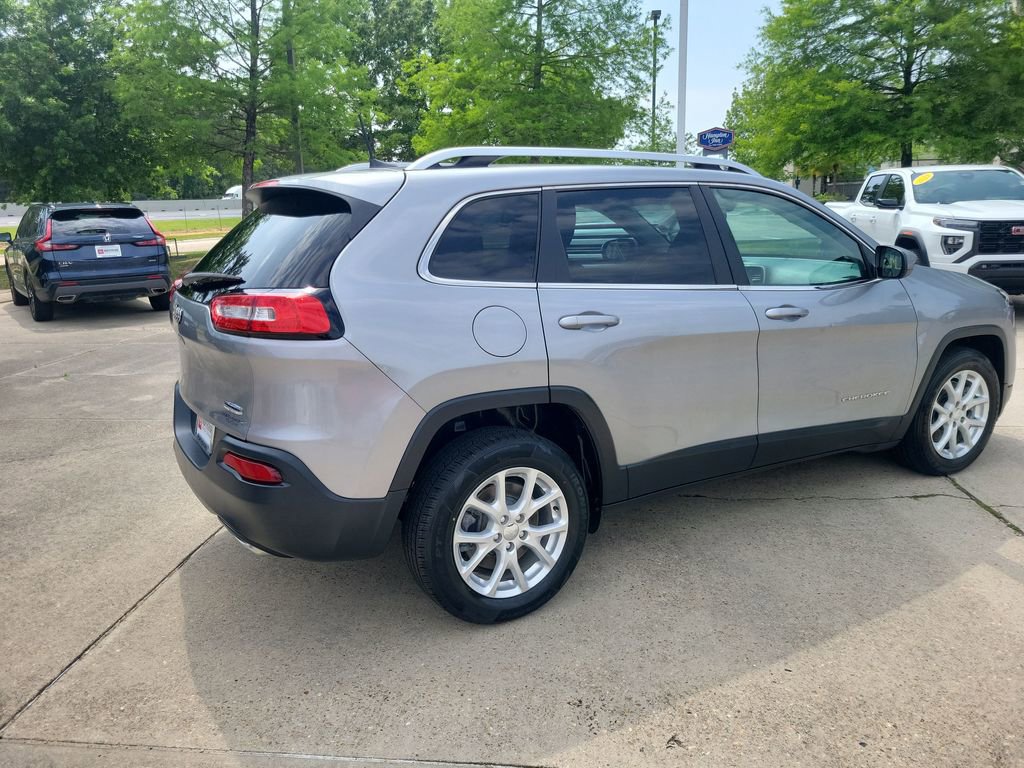 Used 2016 Jeep Cherokee Latitude FWD image 7