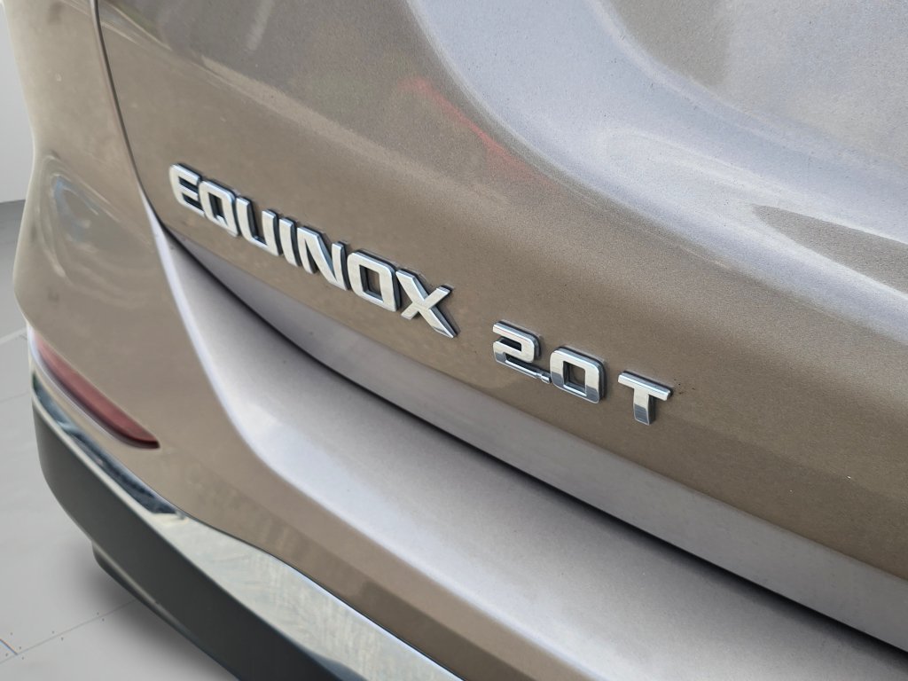 Used 2018 Chevrolet Equinox LT w/ LPO, Hit The Road Package AWD/4WD image 32