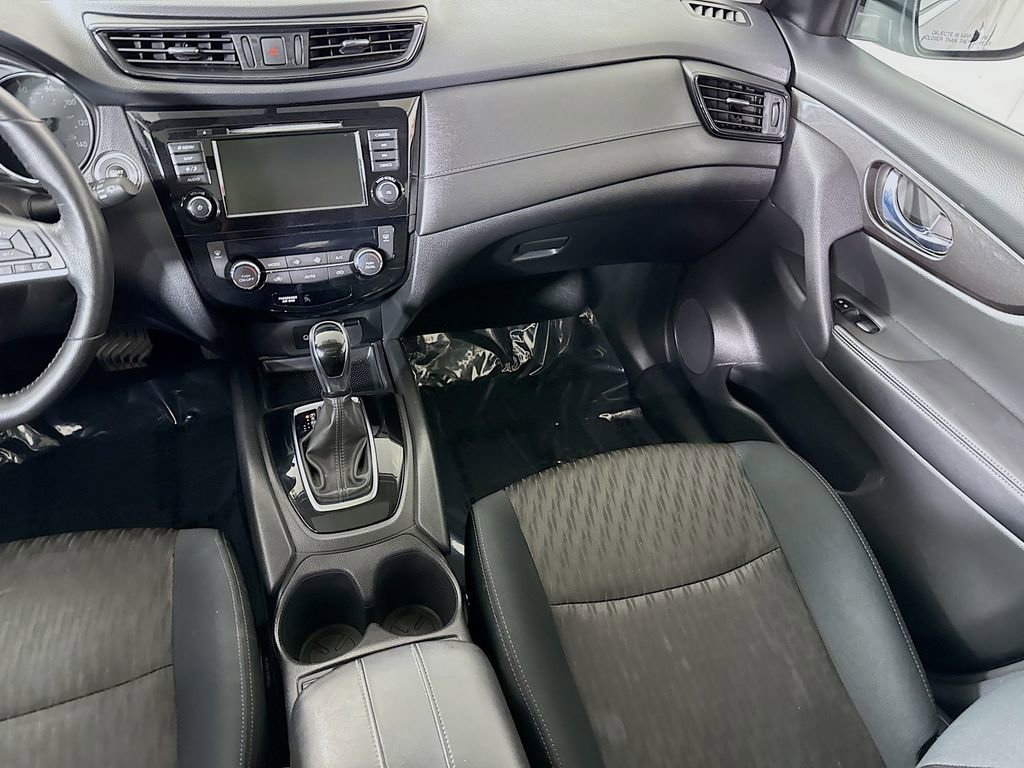 Used 2018 Nissan Rogue SV w/ Sun & Sound Touring Package image 27