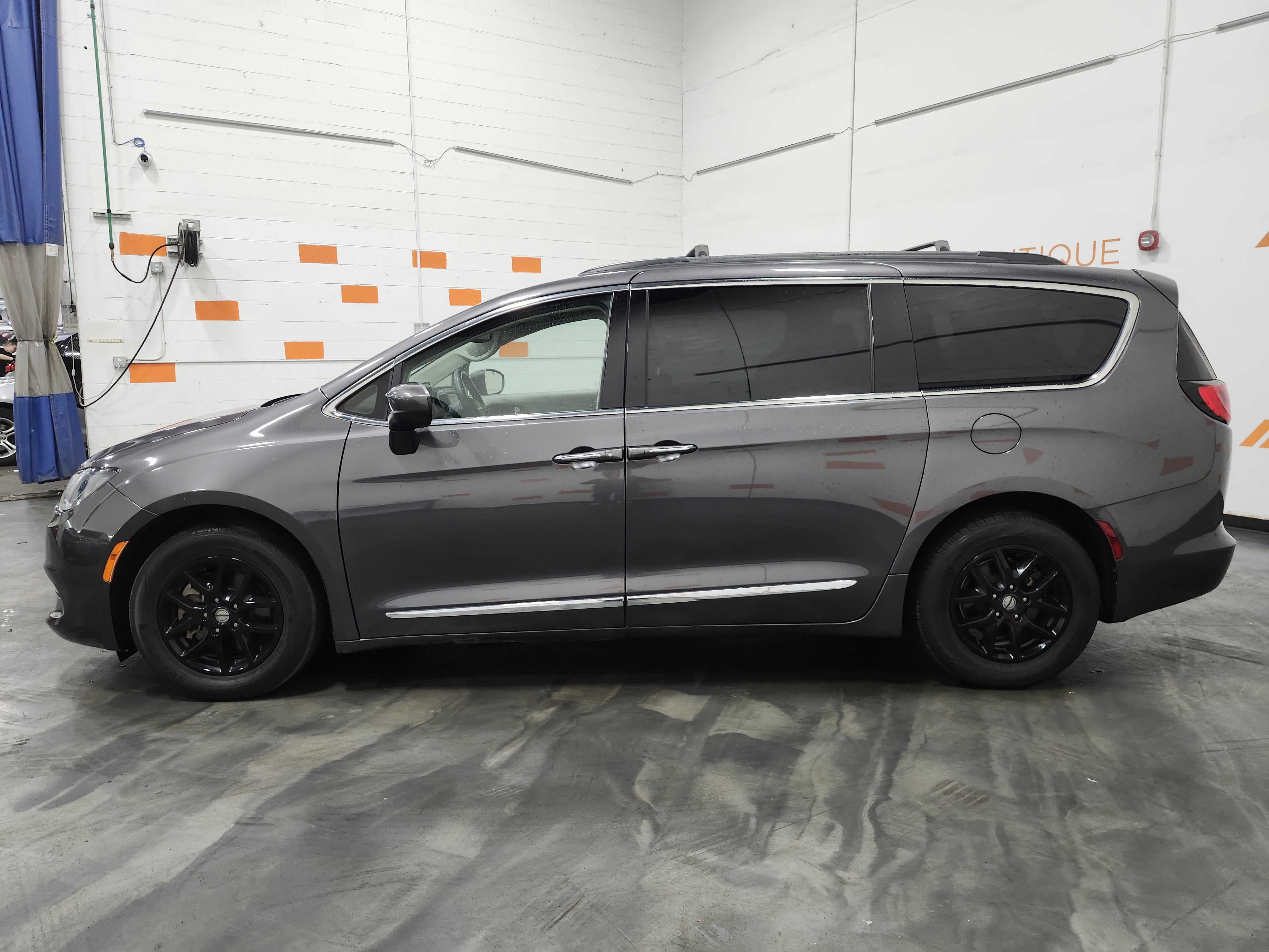 Used 2021 Chrysler Voyager Lxi image 9