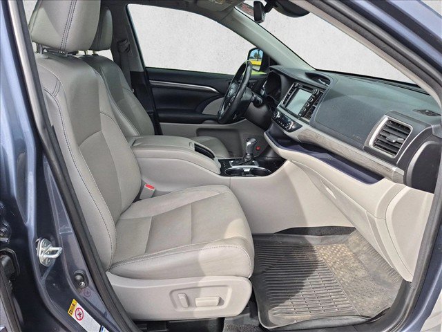 Used 2018 Toyota Highlander Limited Platinum AWD/4WD image 22