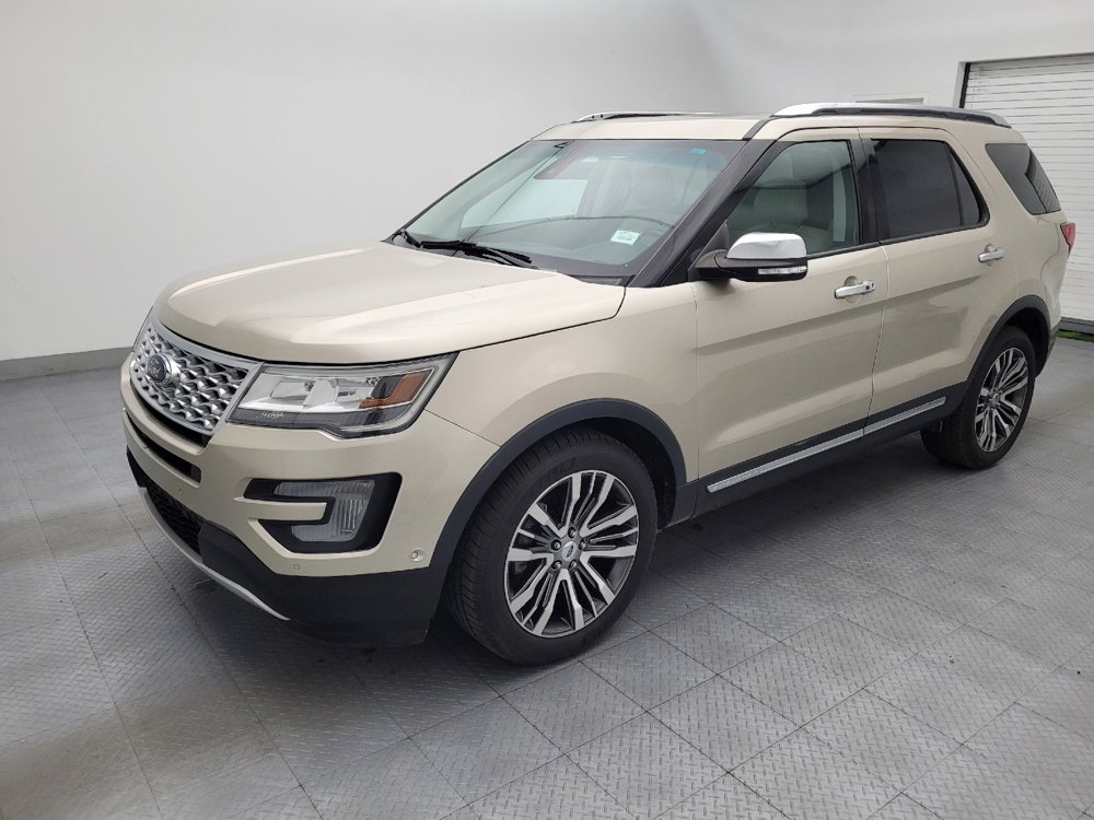 Used 2017 Ford Explorer Platinum AWD/4WD image 2