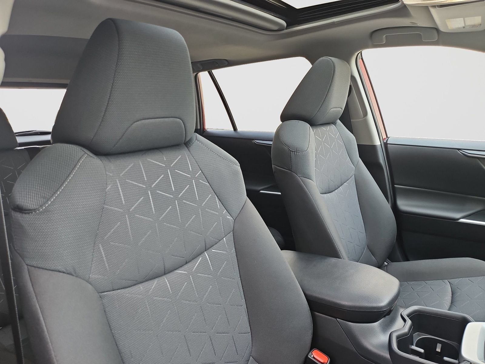 Used 2025 Toyota RAV4 XLE w/ Convenience Package AWD/4WD image 17