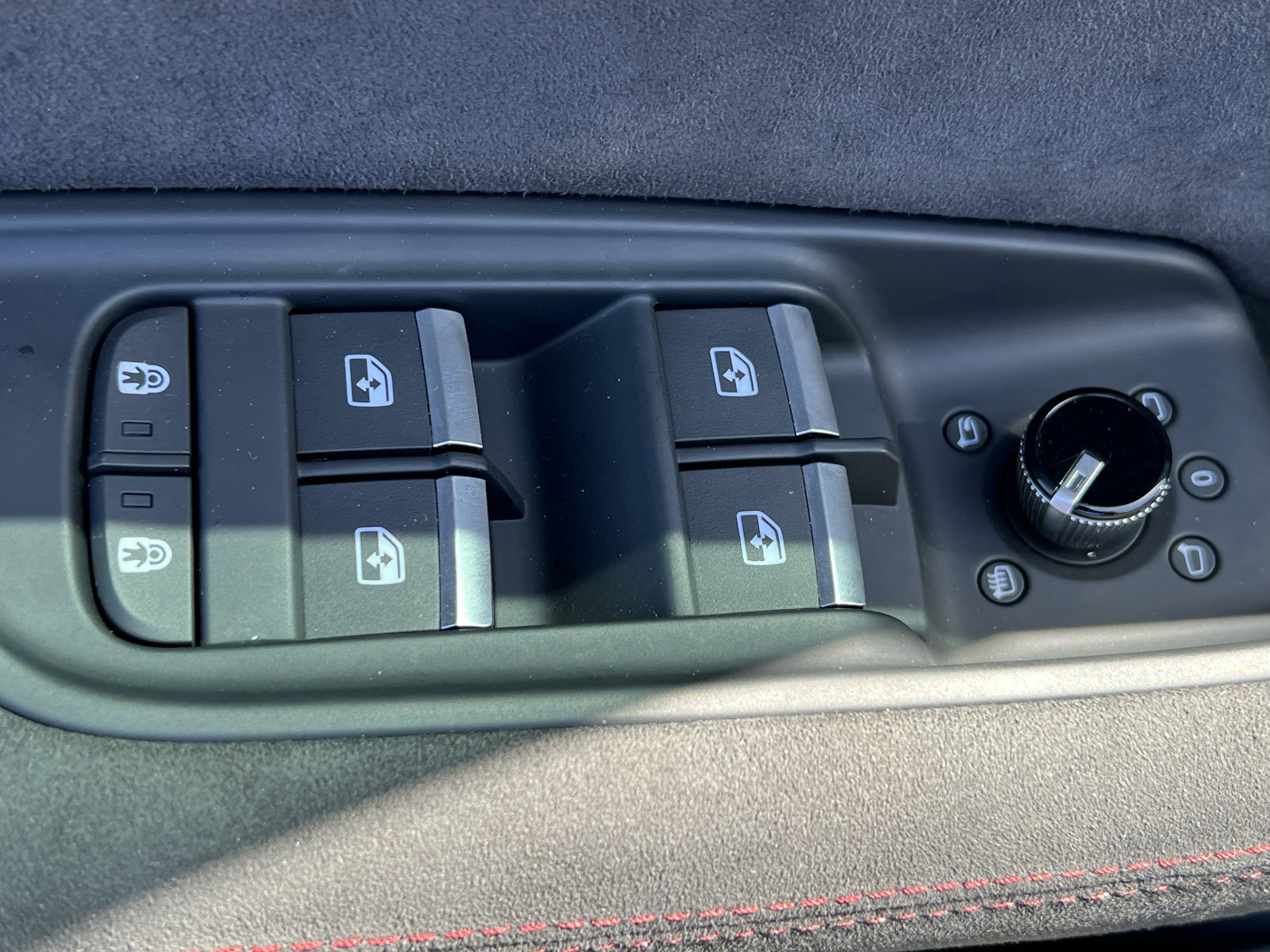 Certified 2025 Audi RS Q8 performance AWD/4WD image 15