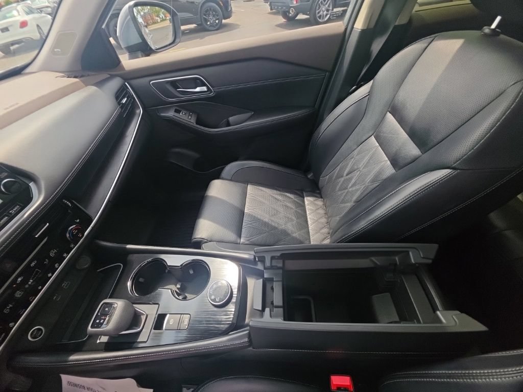 Used 2023 Nissan Rogue Platinum w/ Platinum Premium Package AWD/4WD image 25
