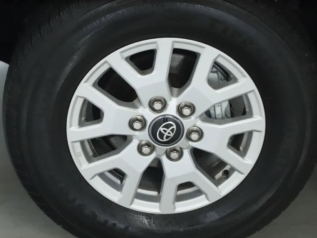 Certified 2024 Toyota Tacoma SR5 AWD/4WD image 38