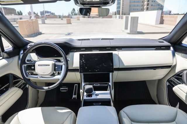 New 2025 Land Rover Range Rover SE image 13