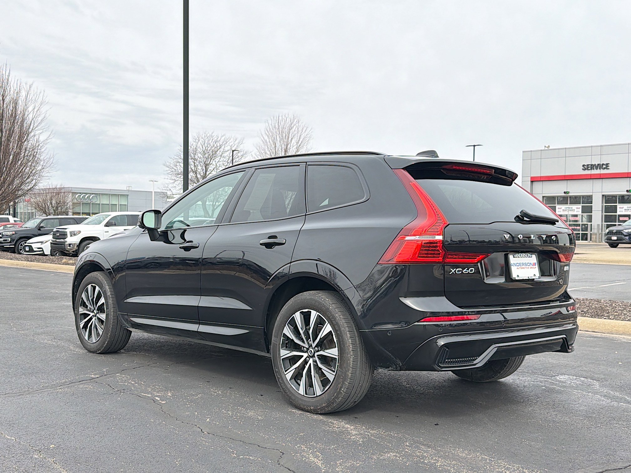 Used 2024 Volvo XC60 B5 Plus image 13