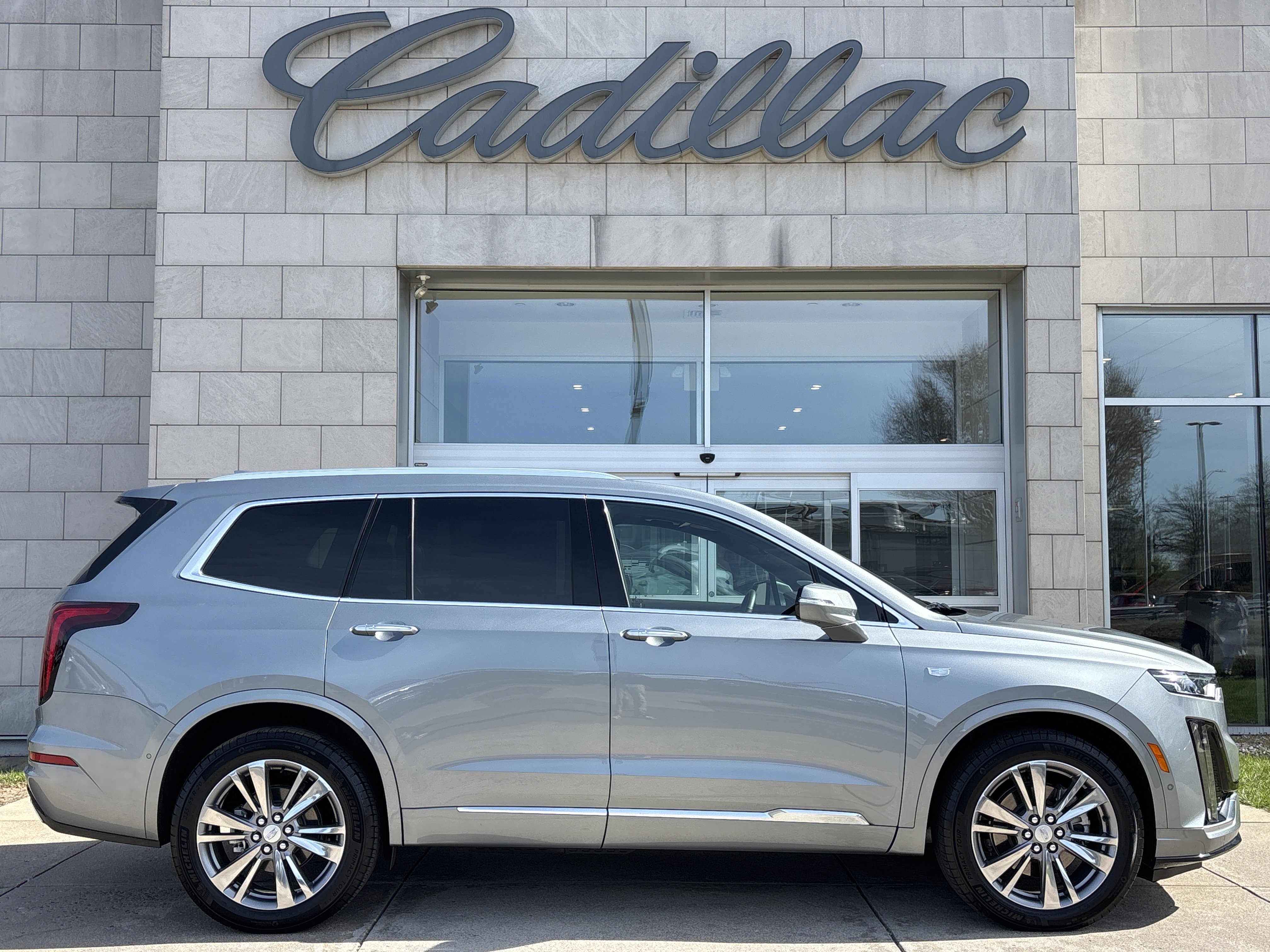 Used 2024 Cadillac XT6 Premium Luxury w/ Platinum Package image 3