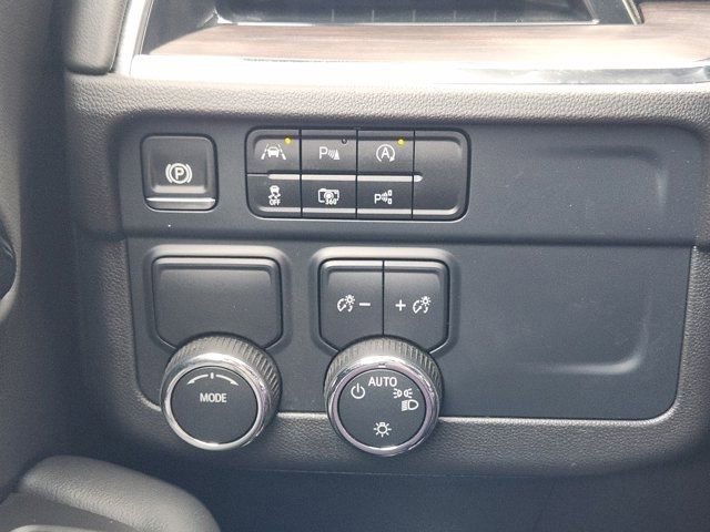 Used 2025 Chevrolet Suburban LS image 22