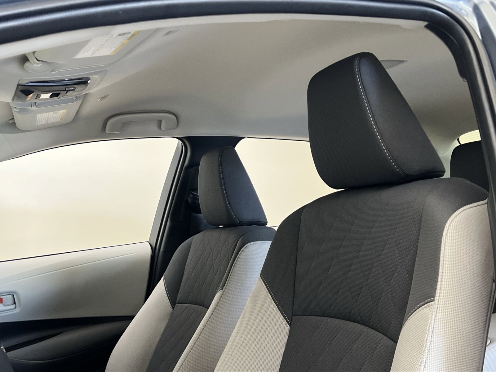 Used 2025 Toyota Corolla LE image 28