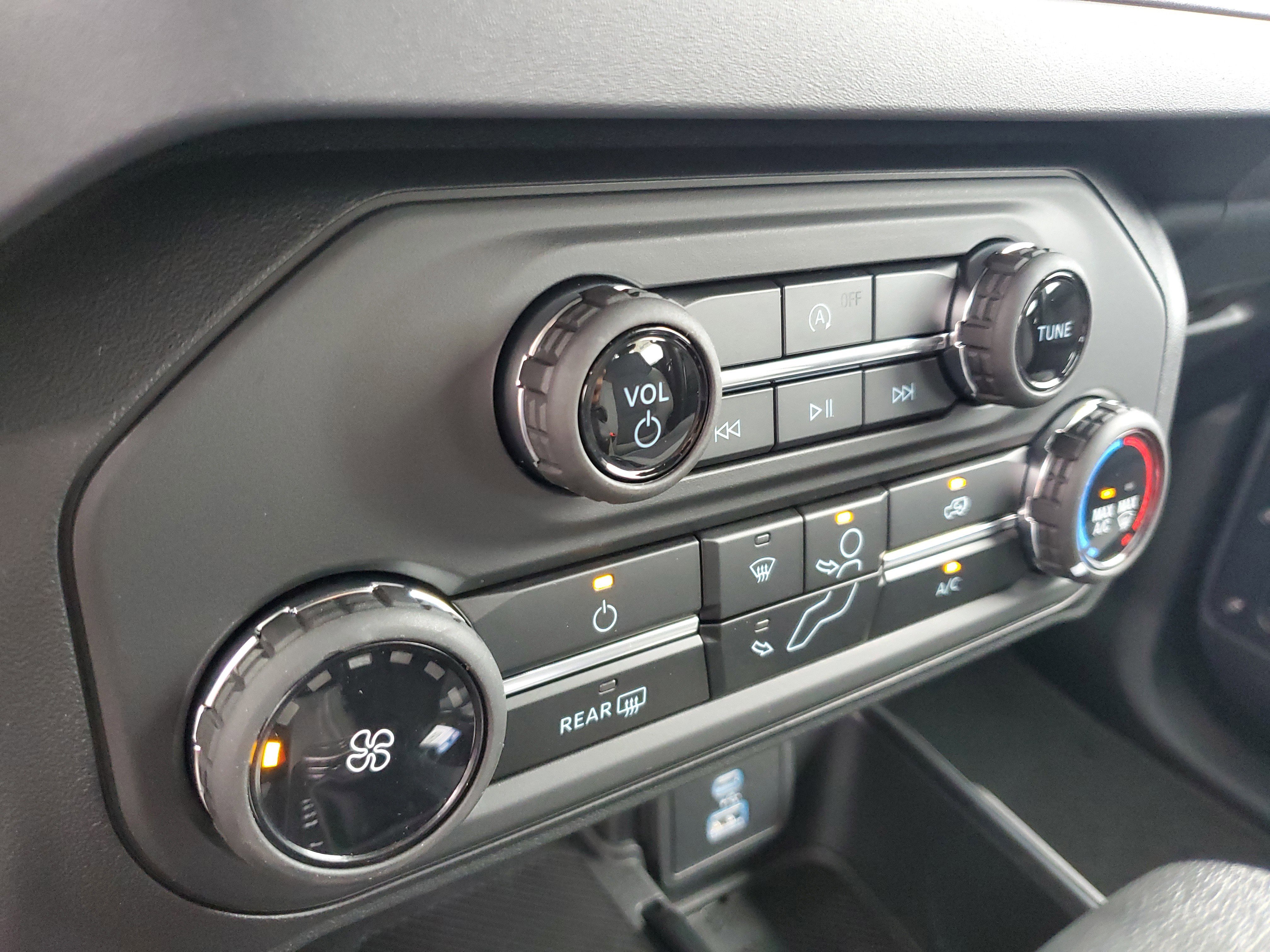 New 2025 Ford Bronco Base image 29