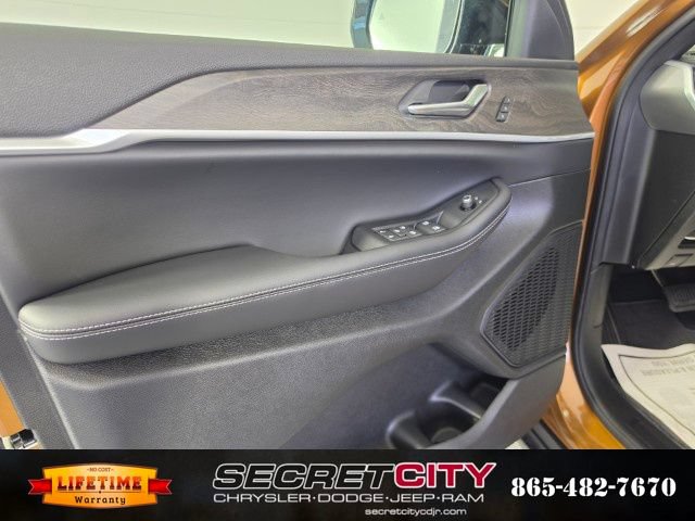 New 2026 Jeep Grand Cherokee Limited w/ Limited Altitude Package AWD/4WD image 12
