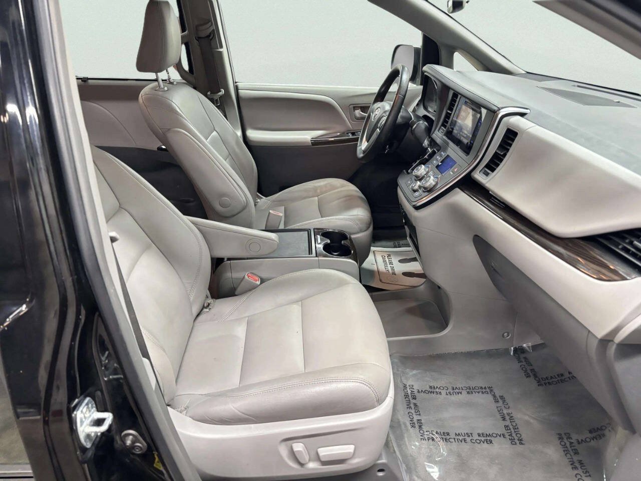 Used 2015 Toyota Sienna XLE FWD image 22