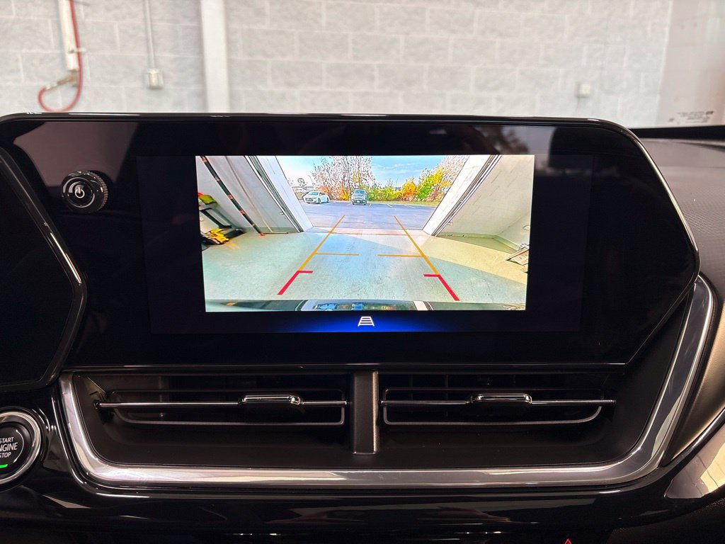 Used 2025 Chevrolet Trax RS w/ Sunroof Package FWD image 37
