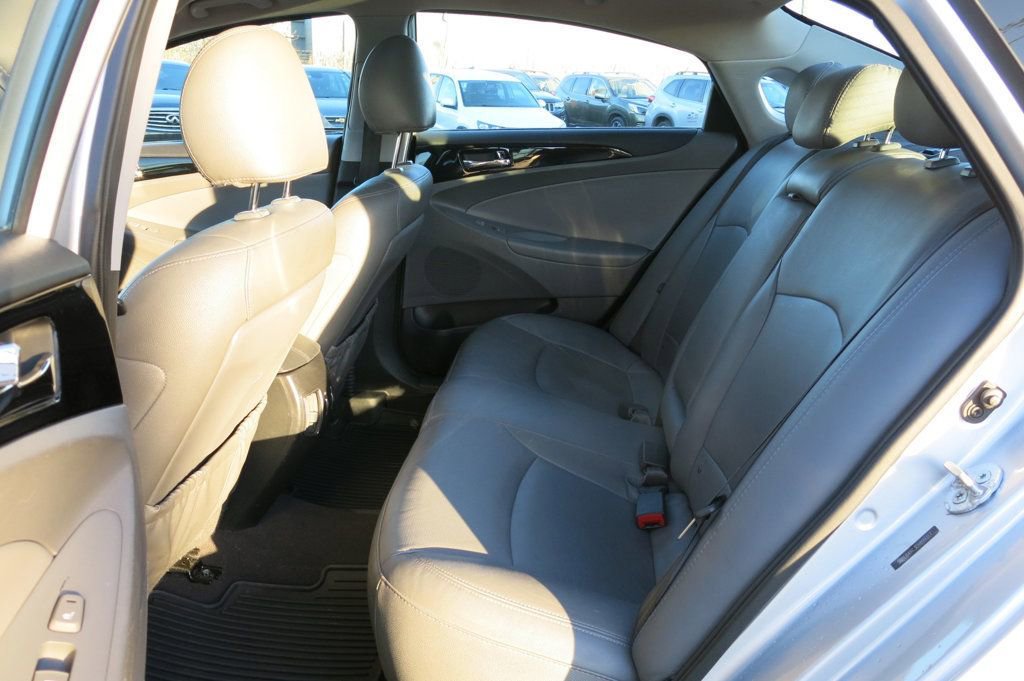 Used 2013 Hyundai Sonata Limited w/ Premium Pkg image 14