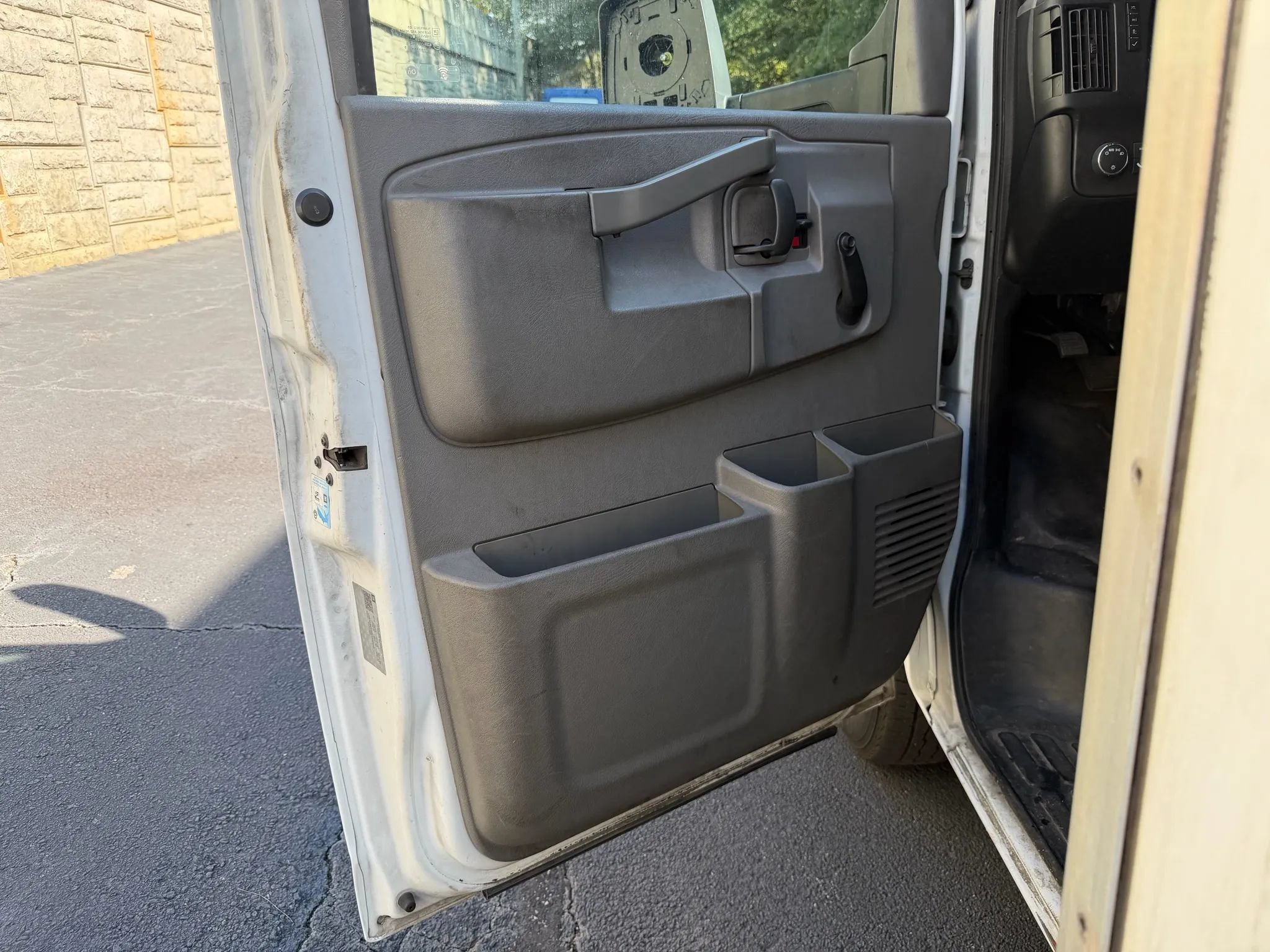 Used 2019 Chevrolet Express 3500 w/ Driver Convenience Package RWD image 15