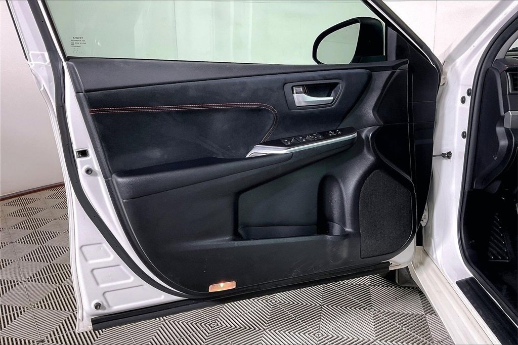 Used 2017 Toyota Camry XSE image 21