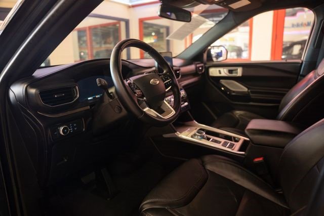 Used 2022 Ford Explorer Platinum w/ Equipment Group 601A image 17