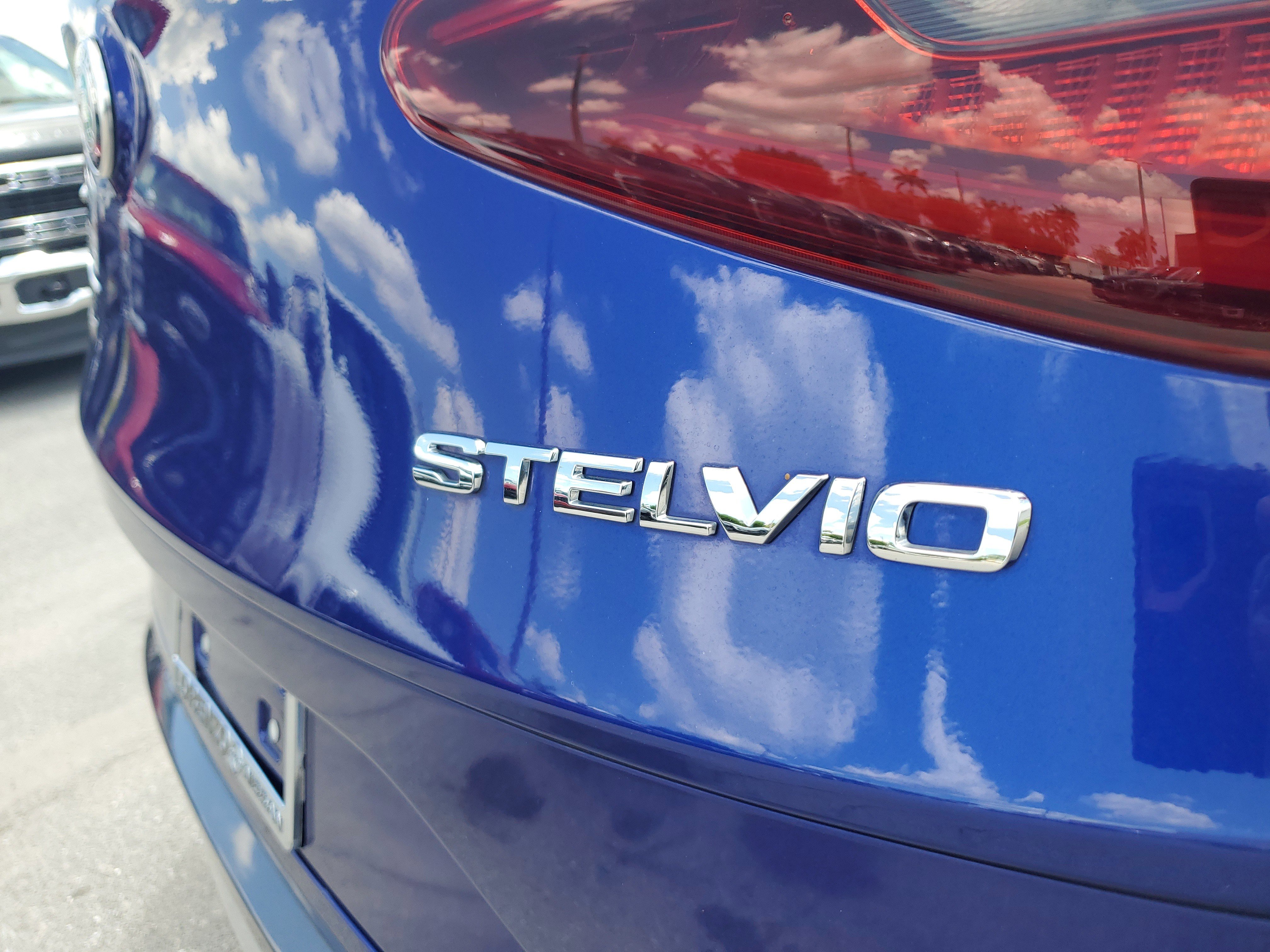 Used 2022 Alfa Romeo Stelvio Ti image 32