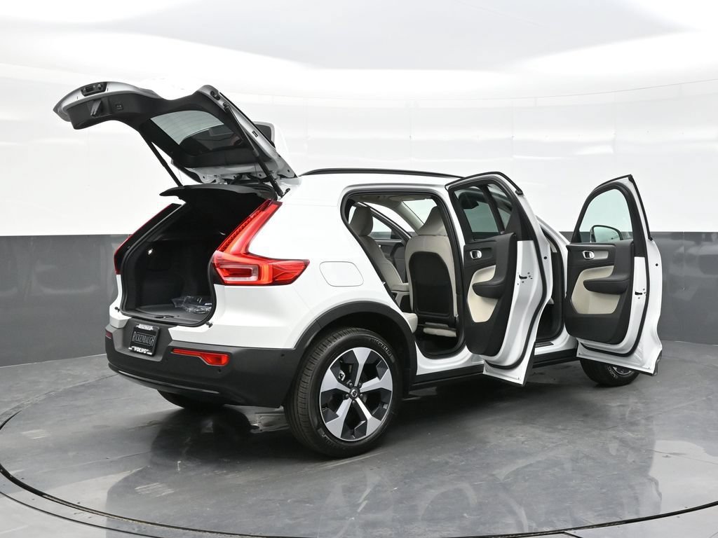New 2026 Volvo XC40 B5 Plus w/ Protection Package Premier AWD/4WD image 30