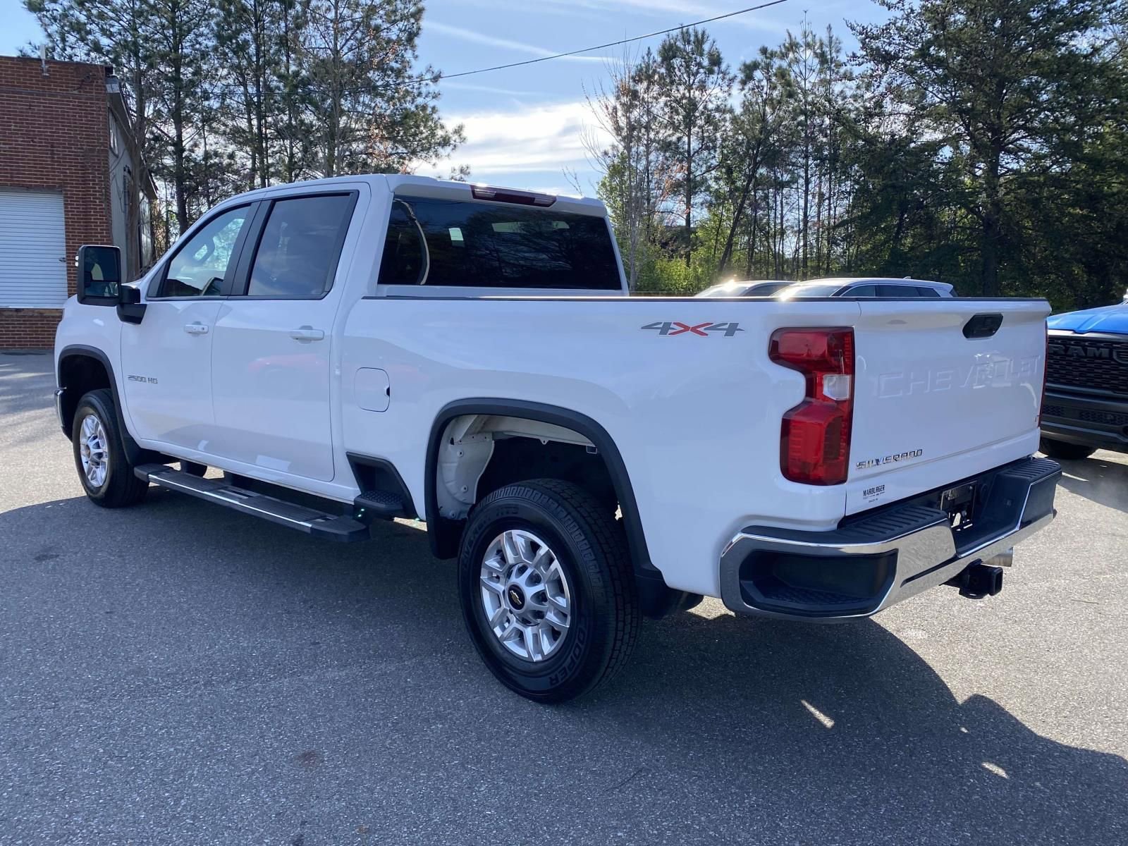 Used 2025 Chevrolet Silverado 2500 LT w/ Convenience Package AWD/4WD image 5