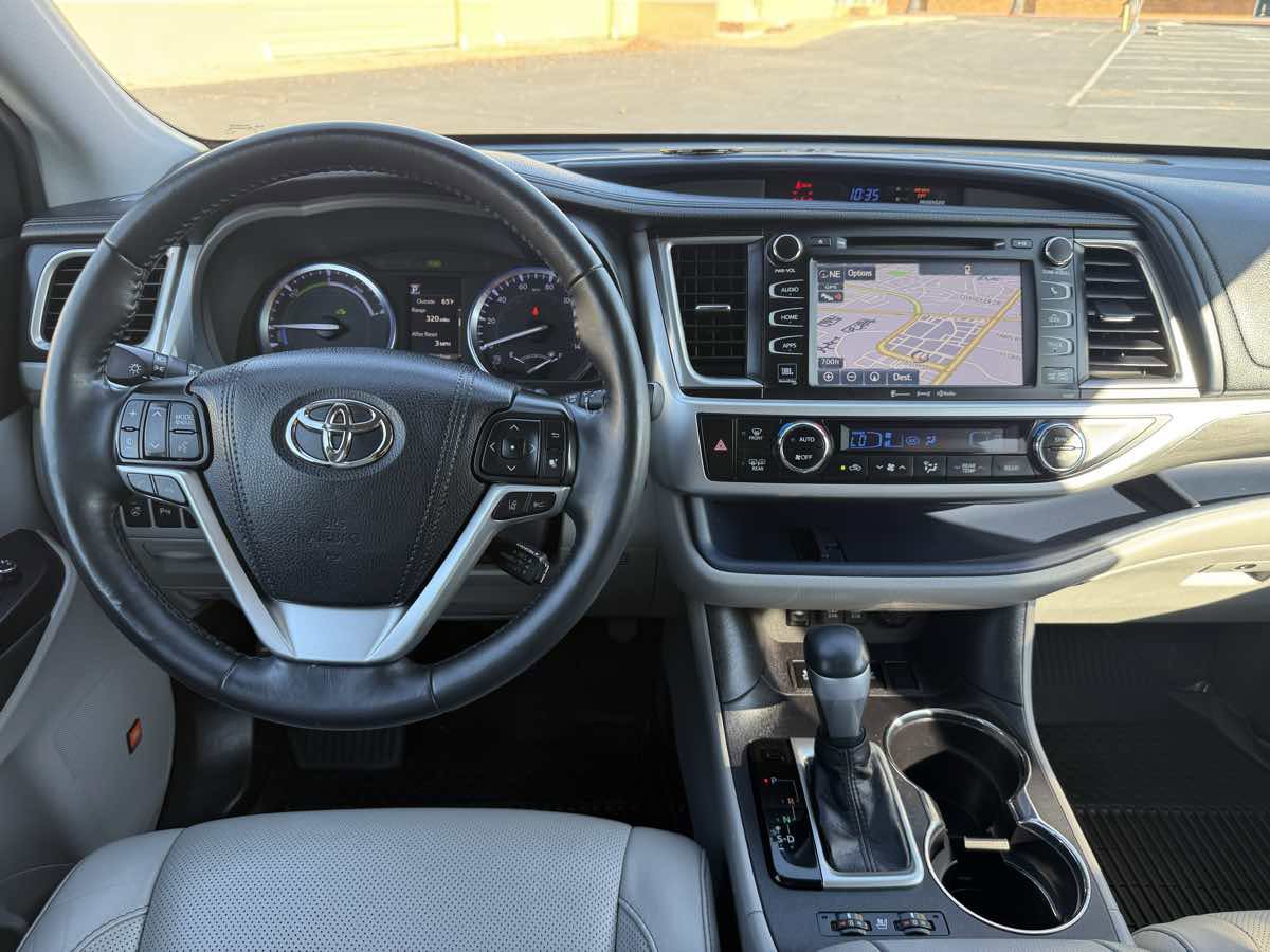 Used 2019 Toyota Highlander Limited Platinum image 17