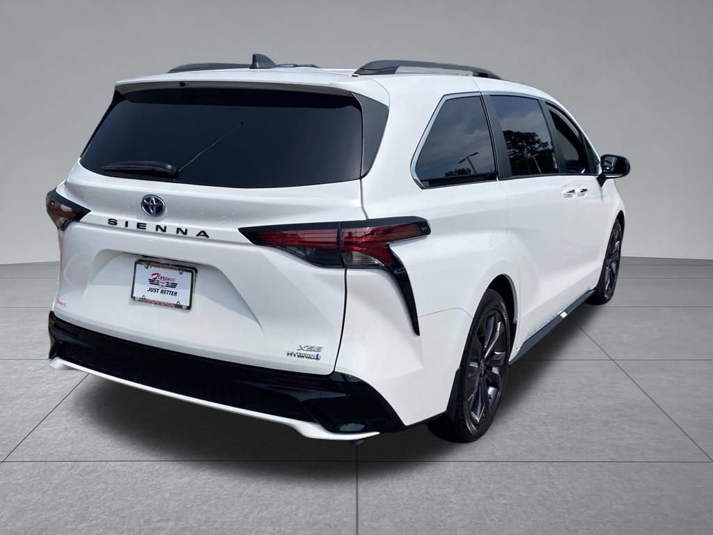 Used 2023 Toyota Sienna XSE FWD image 16