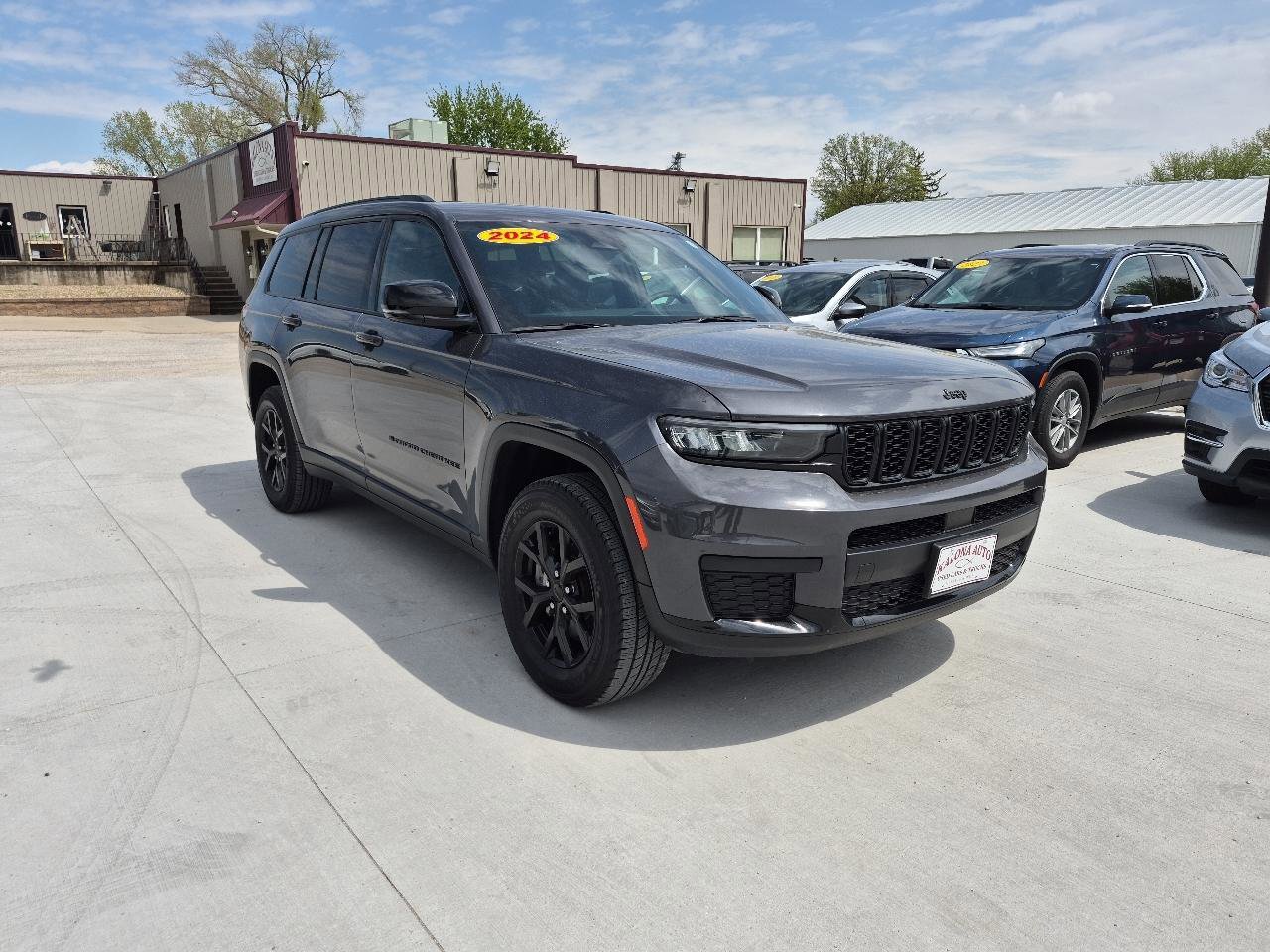 Used 2024 Jeep Grand Cherokee L Laredo AWD/4WD image 4