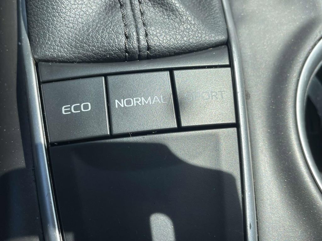 Used 2024 Toyota Camry LE FWD image 29