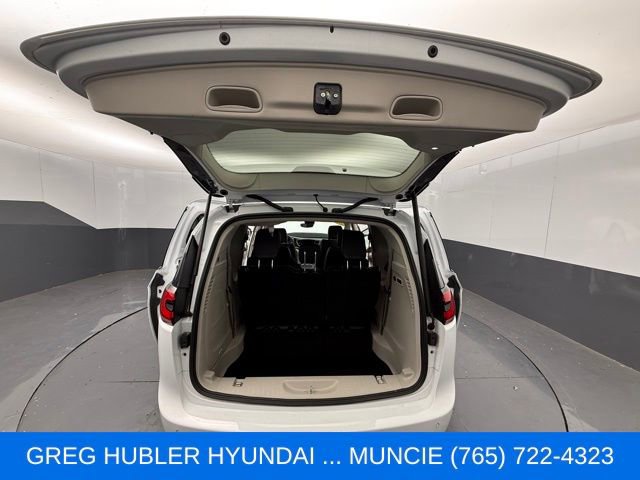 Used 2022 Chrysler Pacifica Limited FWD image 29