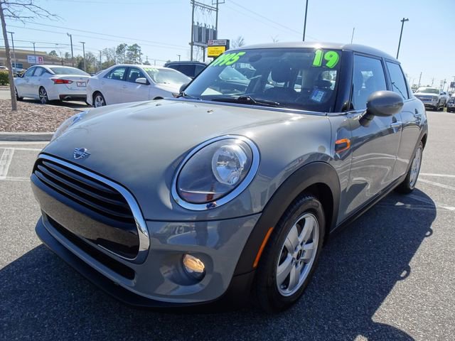 Used 2019 MINI Cooper 4-Door Hardtop w/ Signature Upholstery Package image 8