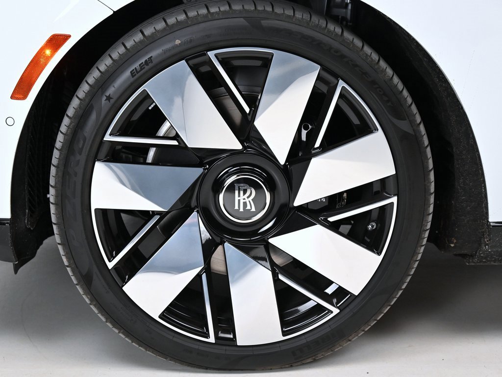 New 2025 Rolls-Royce Cullinan image 5