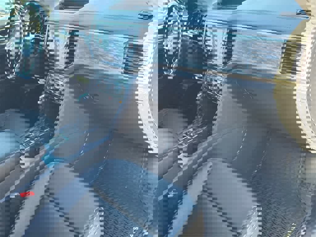 Used 2020 Volkswagen Atlas Cross Sport SE w/ Panoramic Sunroof Package image 13