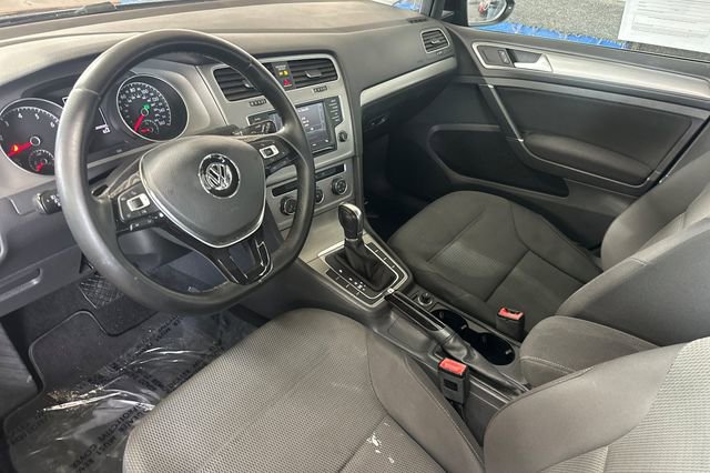 Used 2016 Volkswagen Golf S image 11