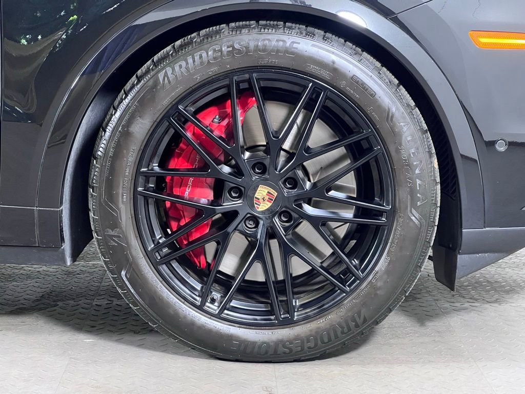 Certified 2025 Porsche Cayenne Turbo AWD/4WD image 13