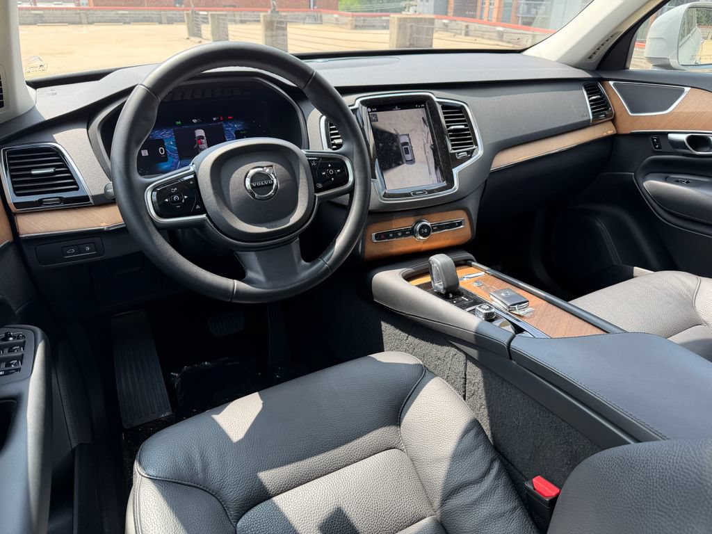 Certified 2025 Volvo XC90 T8 Plus w/ Protection Package Premier AWD/4WD image 12