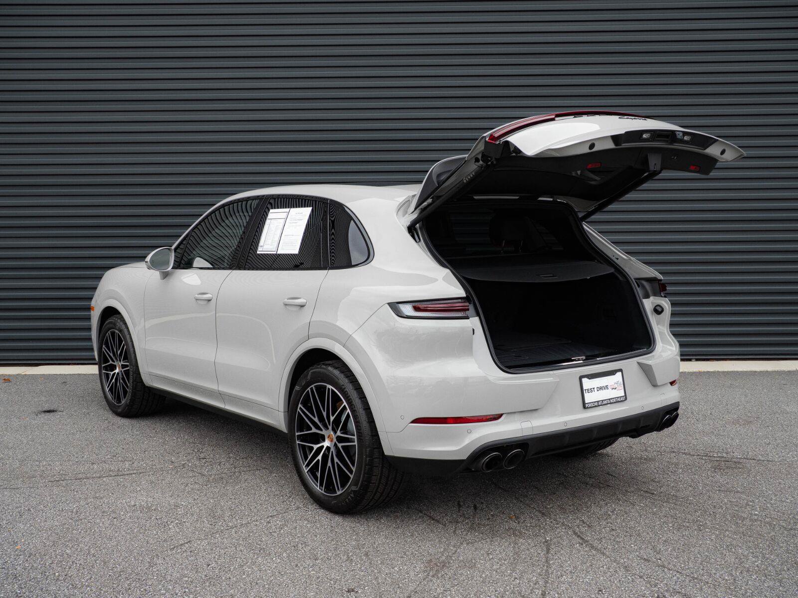 Certified 2026 Porsche Cayenne AWD/4WD image 33