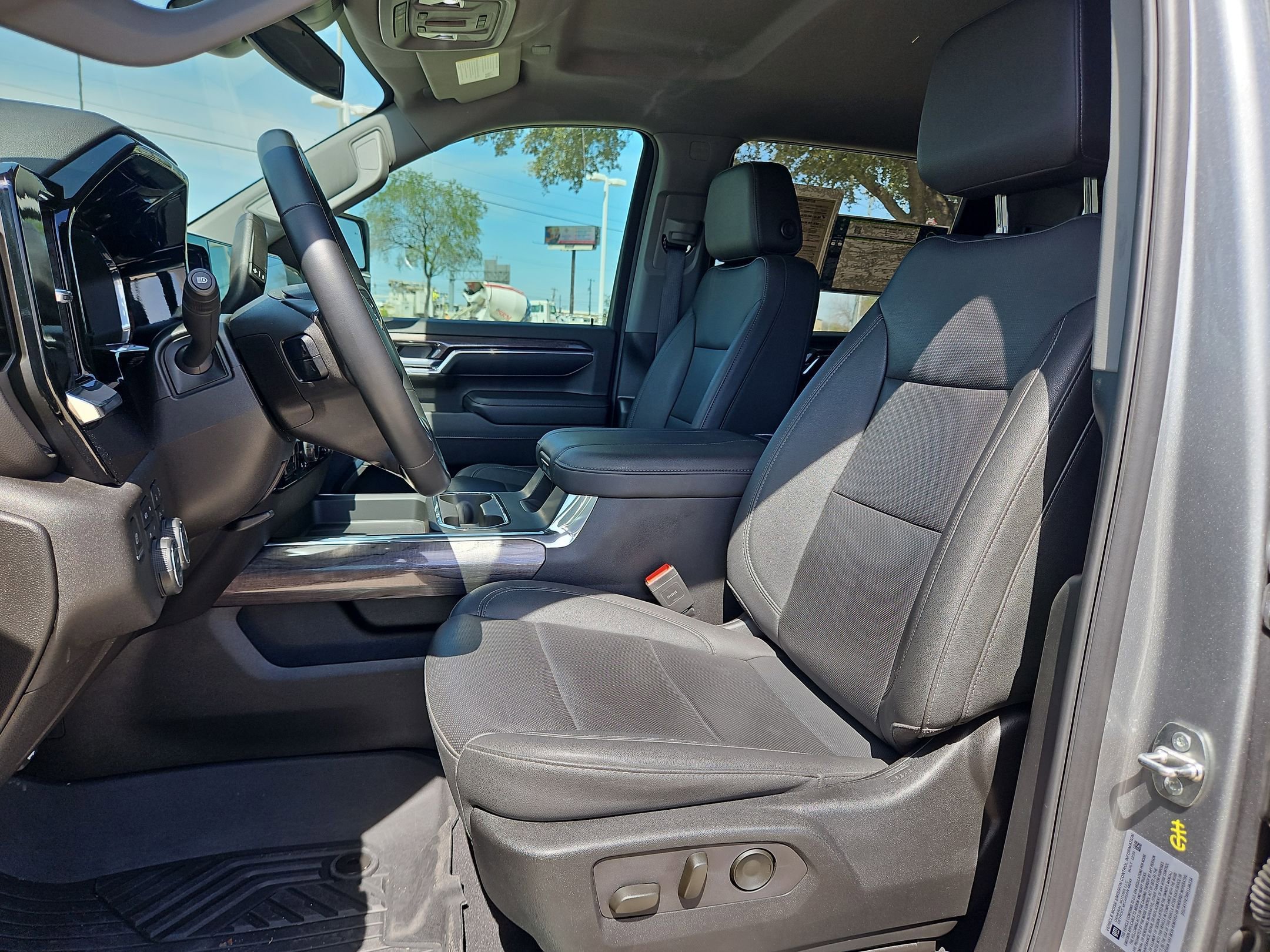 Certified 2024 Chevrolet Silverado 2500 LTZ w/ LTZ Convenience Package image 9